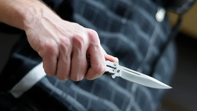 Răzbunare violentă în Iași: o femeie a fost înjunghiată de fostul iubit al fiicei sale