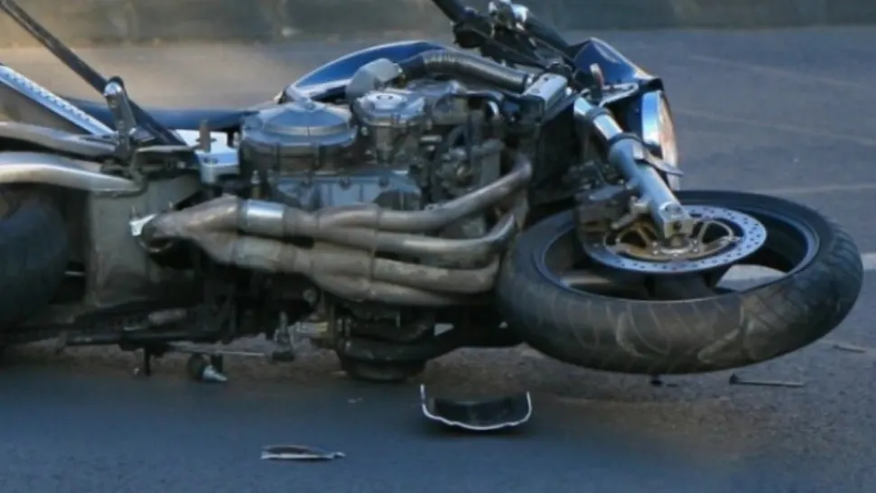 Tânără de 17 ani, transportată la spital după un accident cu motocicleta