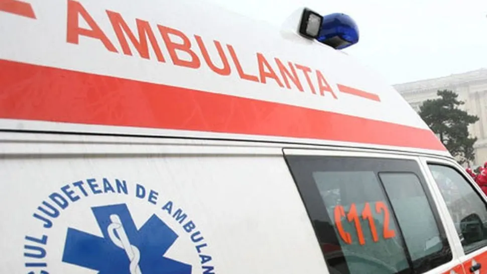 Trei persoane au ajuns la spital după ce au fost lovite pe zebră de un bărbat aflat pe trotinetă electrică