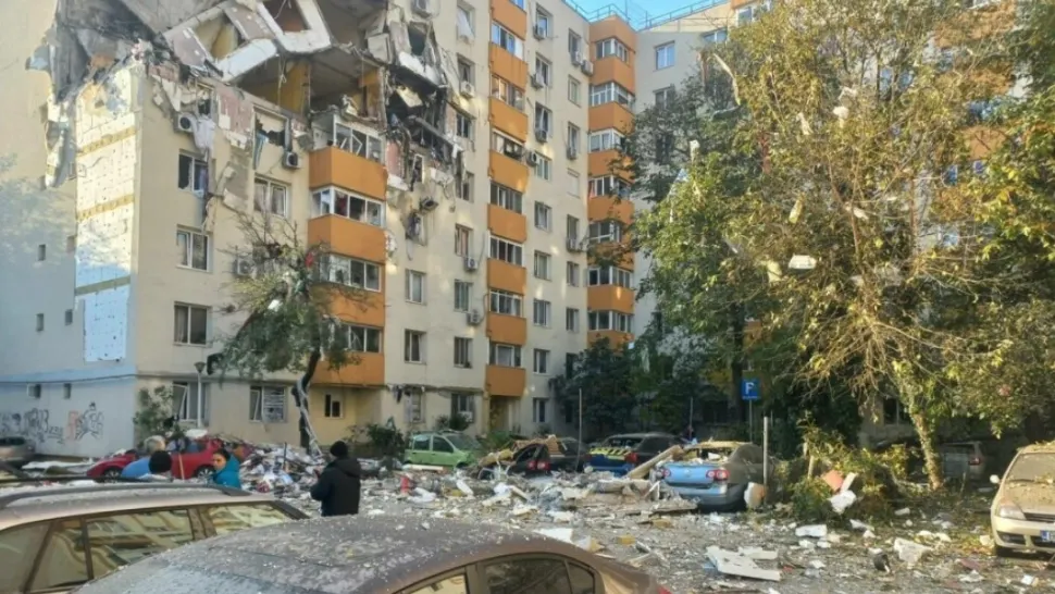 Nouă luni de la explozia din Rahova, imobilul e în continuare în pericol de prăbuşire