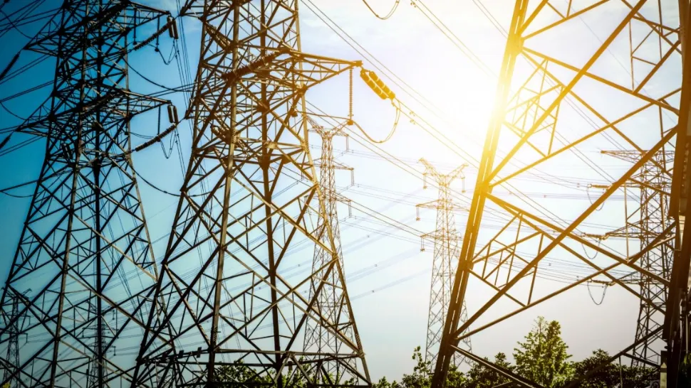 Schimbările din Regulamentul de Racordare ar putea împinge în sus prețurile la energie. Avertismentul asociațiilor de profil