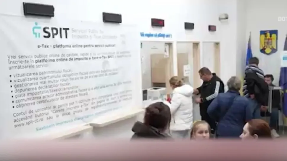Românii, încă blocați la cozi și ghișee. Peste 8 din 10 spun că statul funcționează tot după logica „dosarului cu șină”