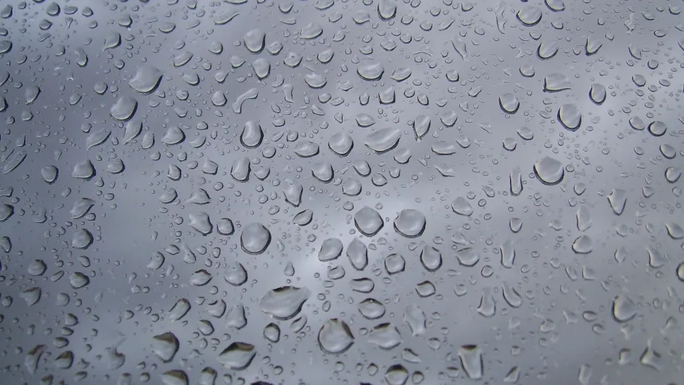 Cod galben de vânt în mai multe regiuni ale țării. Meteorologii anunță instabilitate atmosferică și ploi însemnate
