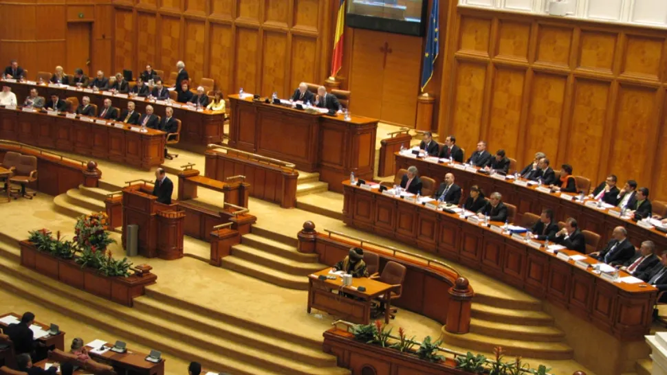 Negocieri pe ultima sută de metri pentru voturile din Parlament: disperare în tabăra lui Bolojan