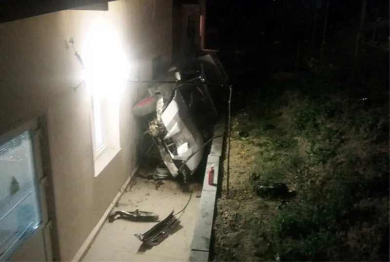 Accident cu o victimă pe centura Iașului. A zburat cu mașina peste un gard