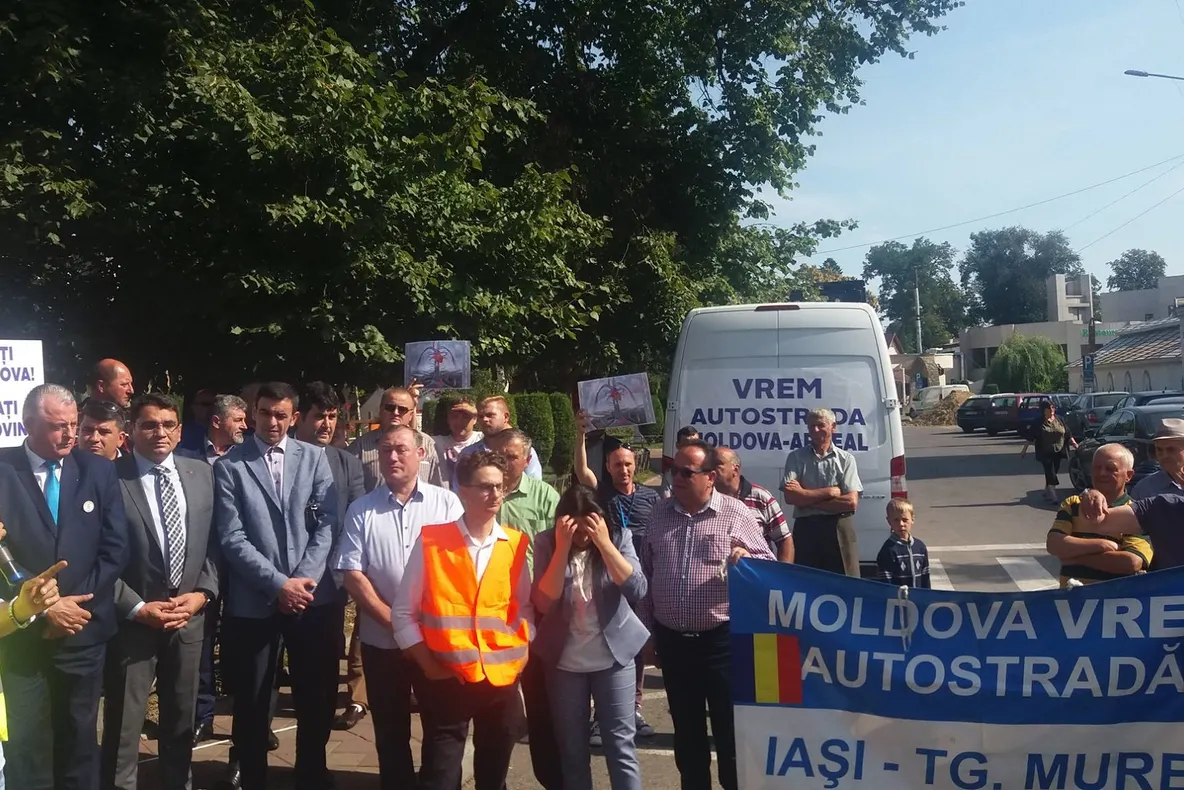 Mii de ieșeni au protestat pentru autostradă