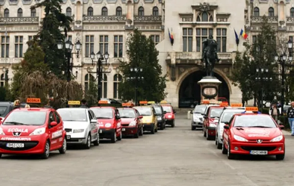 Fără maşini-şcoală şi de tonaj greu, la ore de vârf, pe străzile principale