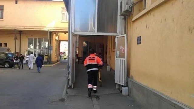 Riscă să rămână fără ochi din cauza unei crengi