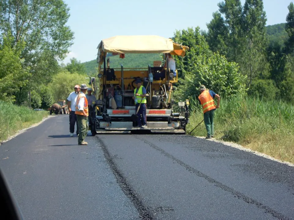 Lucrări de modernizare pe mai multe străzi din Tomești