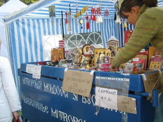 Cine poate vinde la hramul Sfintei Parascheva