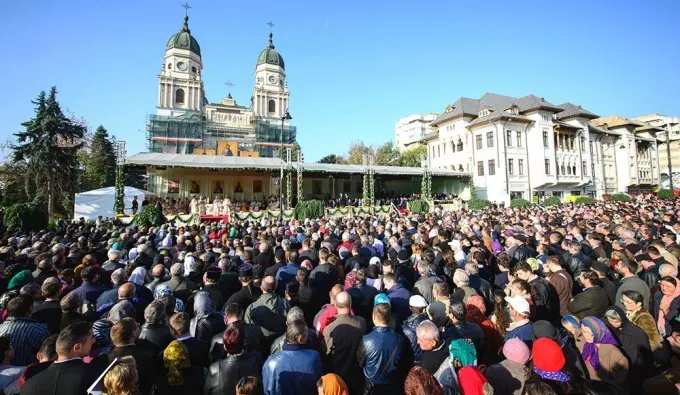 Atenţionare a Poliţiei ieşene pentru pelerinii care vin la Mitropolia Moldovei şi Bucovinei