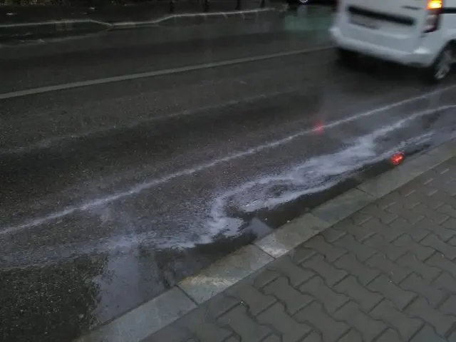 La Iași a plouat cu „spumă“ (FOTO)