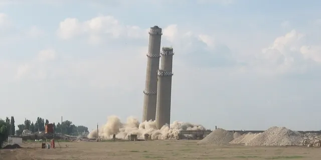 "Ruşinea" din centrul Iaşului, demolată. Primarul: "Devenise un WC neautorizat!"