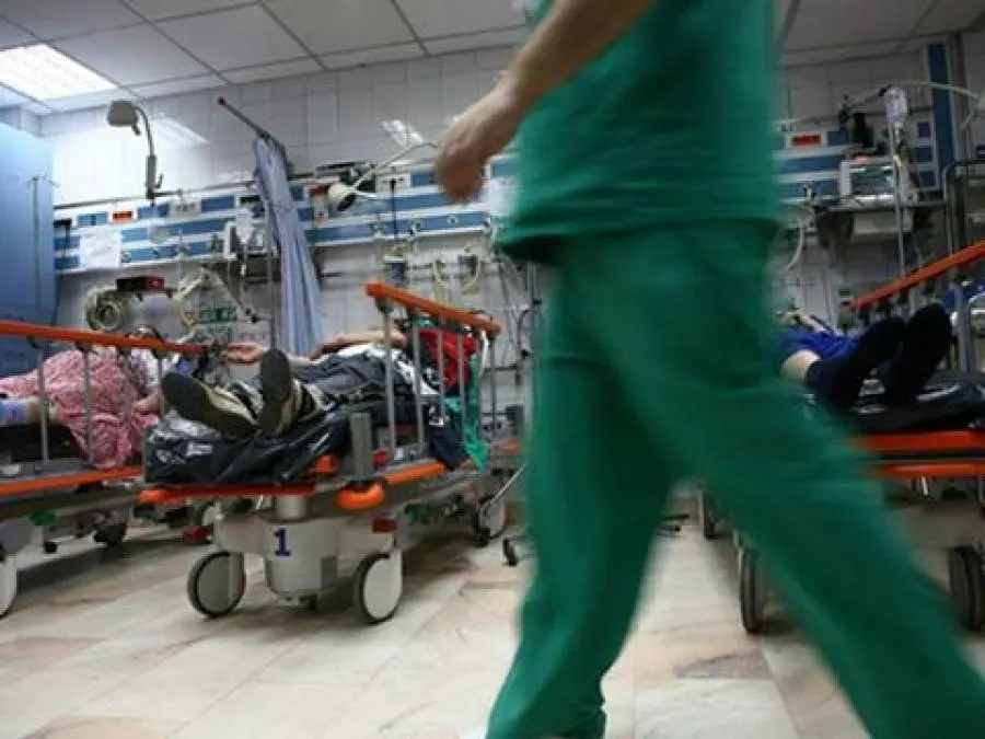 La spital cu hipotermie severă după ce a adormit beat afară