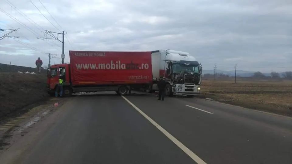 Impact cu victime, pe o pasarelă din Iaşi