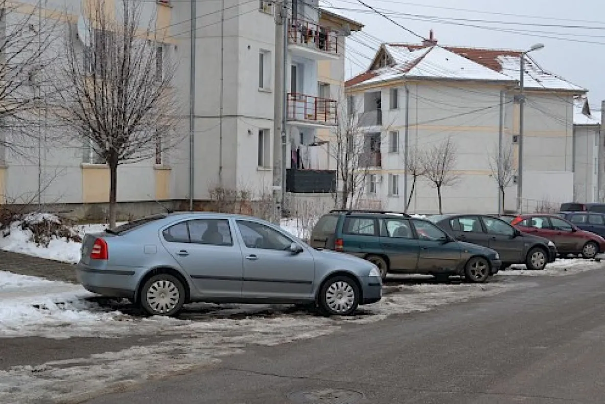 Locuri de parcare, de închiriat în mai multe cartiere ieșene