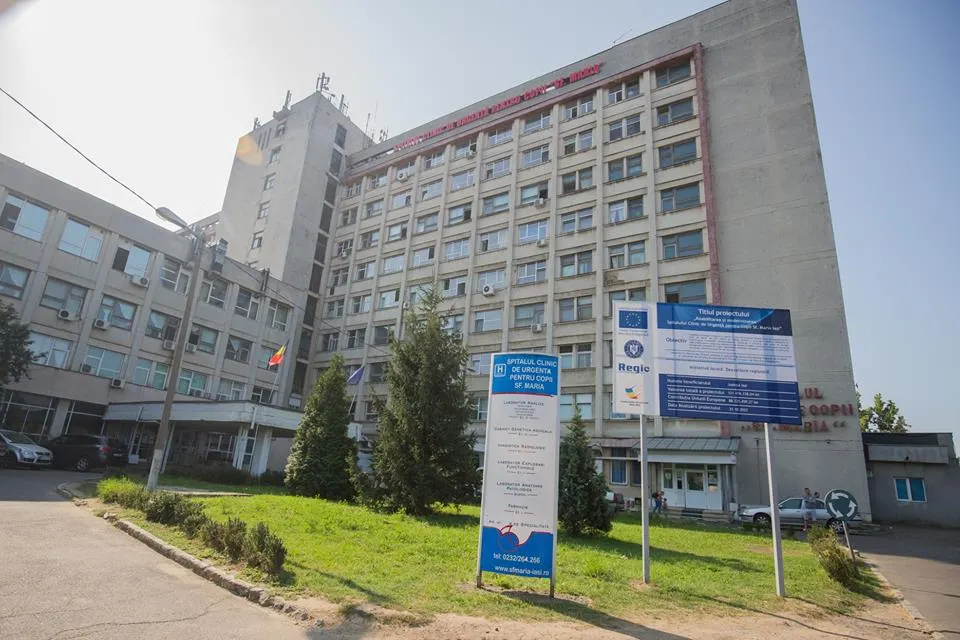 Copil dus de urgență la spital după ce a căzut de la etajul II