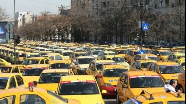 Protestul taximetriştilor ieşeni blochează oraşul!