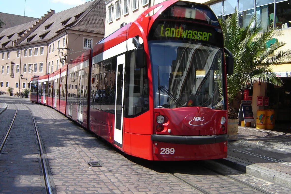 Primăria caută firme care să furnizeze 16 tramvaie Iașului