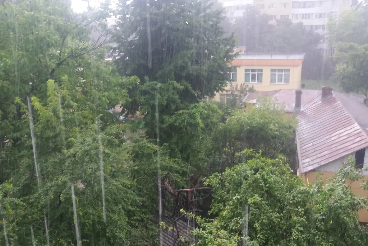 FOTO / VIDEO: Rupere de nori la Iaşi!