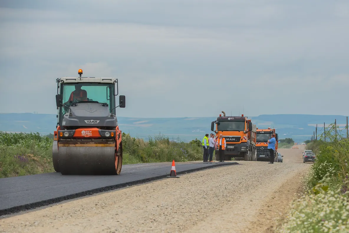 Lucrări pe drumul care leagă Cotnari de Blăgești