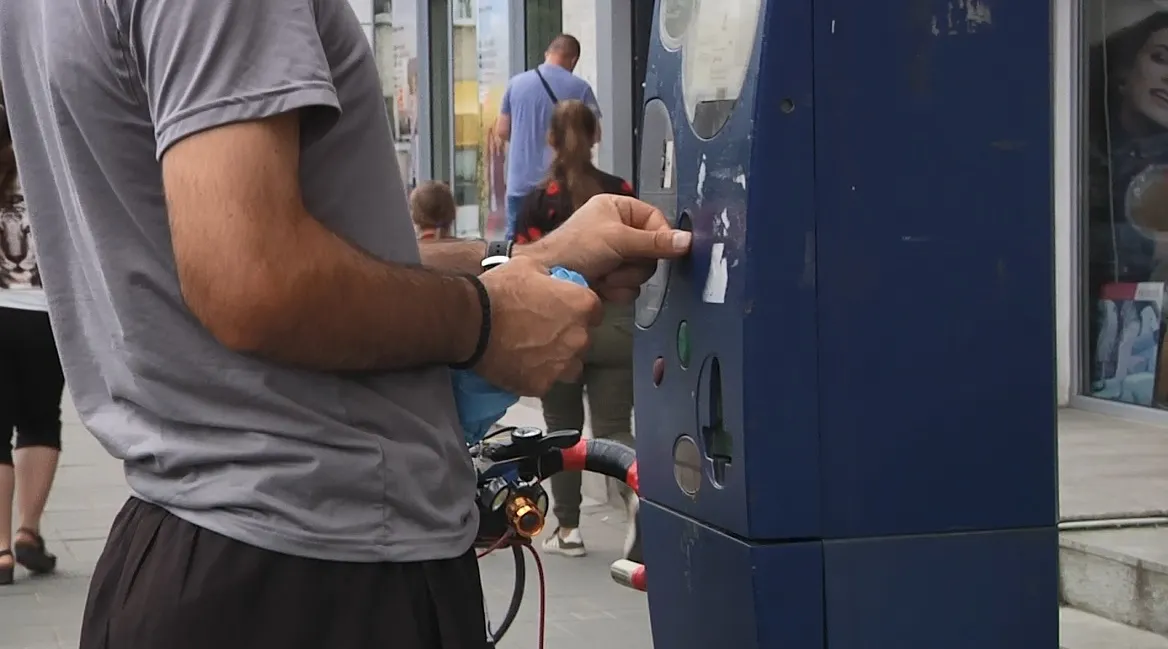 Două firme se bat să ia 100.000 de euro de la Primăria Iași pentru niște parcometre