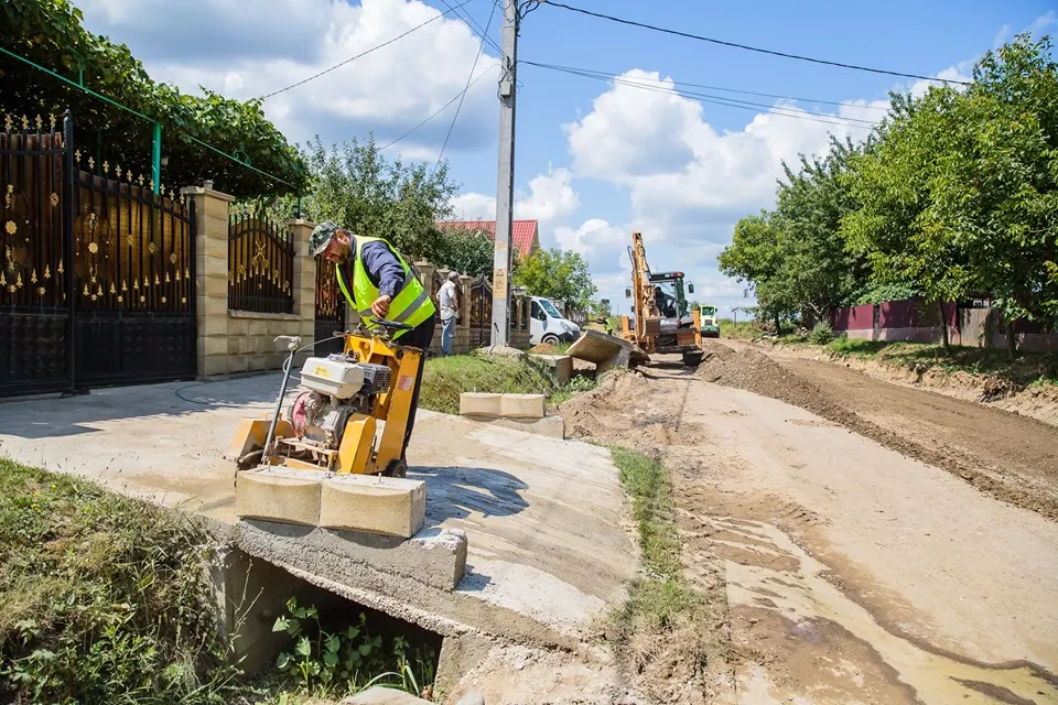 Lucrări de modernizare pe un drum județean