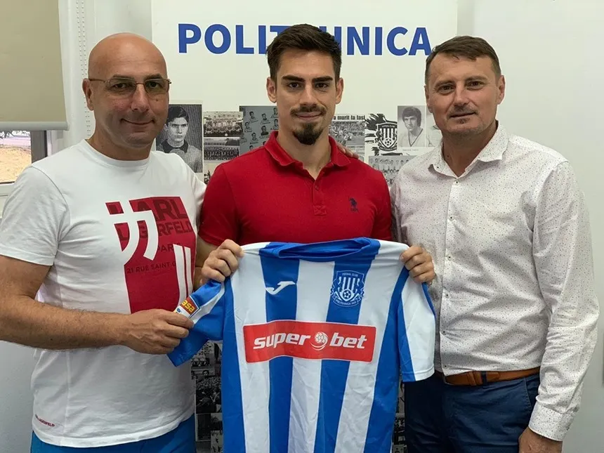 Poli l-a împrumutat pe Radu de la CFR