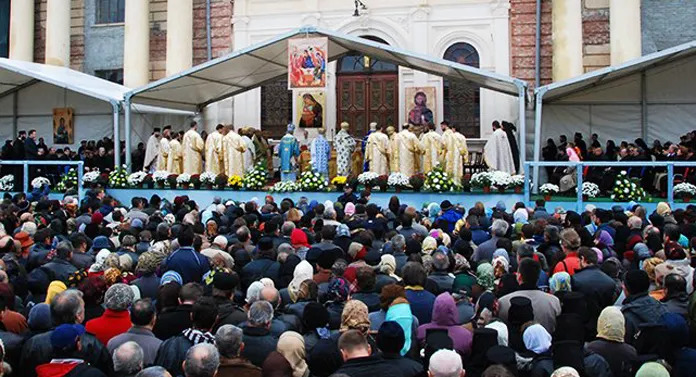 Moaștele Sf. Spiridon, aduse la Iași cu ocazia hramului Sf. Cuvioase Parascheva