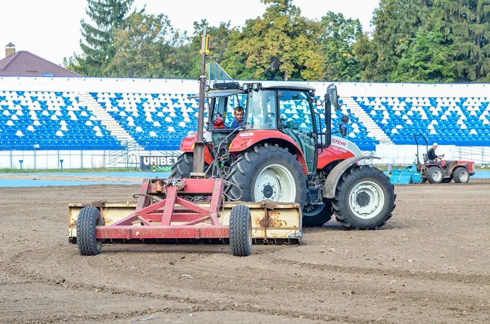 Lucrările la gazonul Stadionului “Emil Alexandrescu” sunt în toi - FOTO