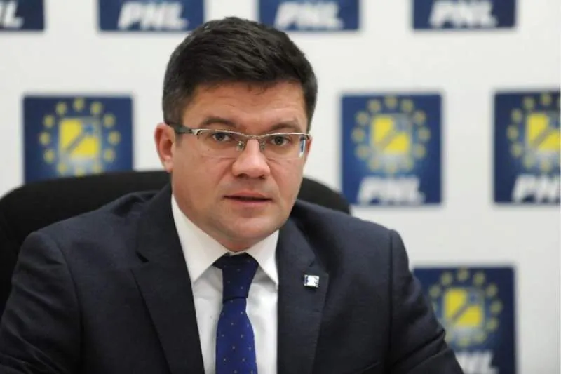 Costel Alexe: „Infatuarea politrucilor ucide!“