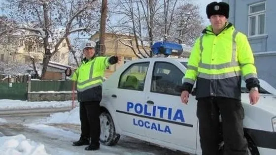 Polițiștii locali ieșeni cheltuie peste 9.000 de lei pe căciuli