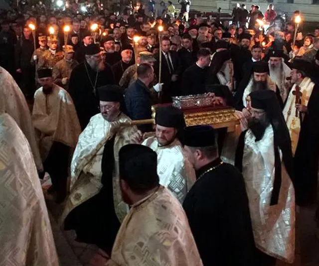 Mâna dreaptă a Sfântului Spiridon a fost adusă la Iaşi - FOTO