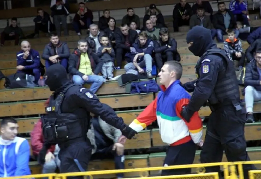 Tatăl boxerului ridicat de „mascați“ de la Sala Polivalentă va fi judecat în libertate