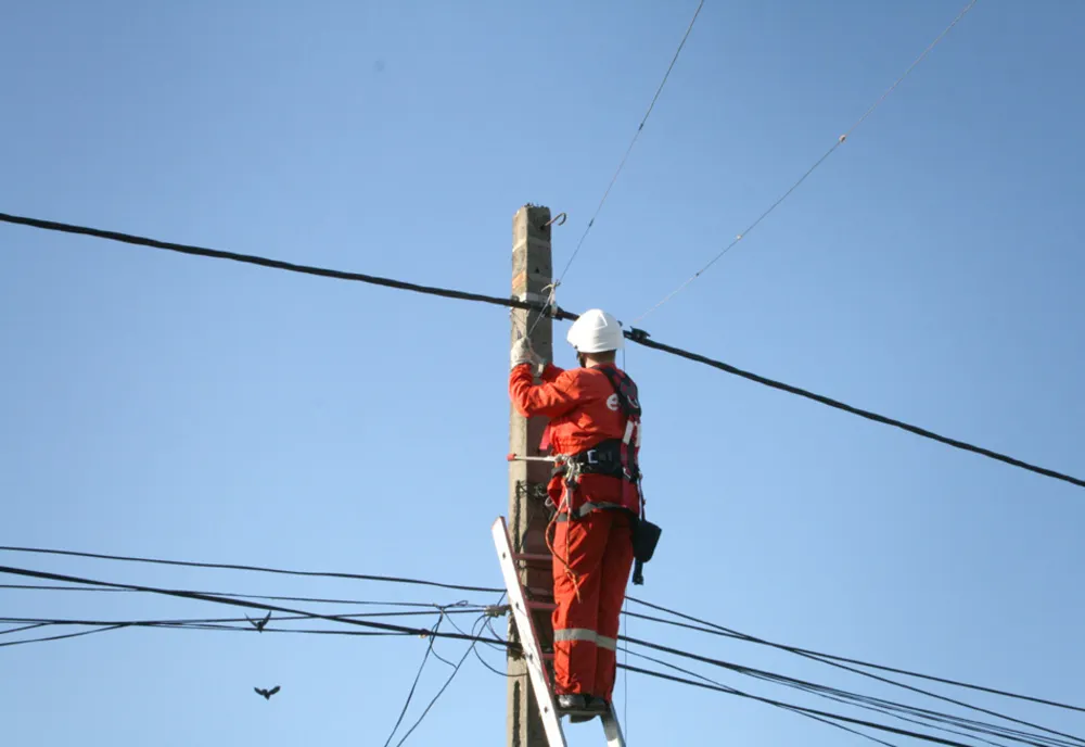 Fără energie electrică pe mai multe străzi din Iași