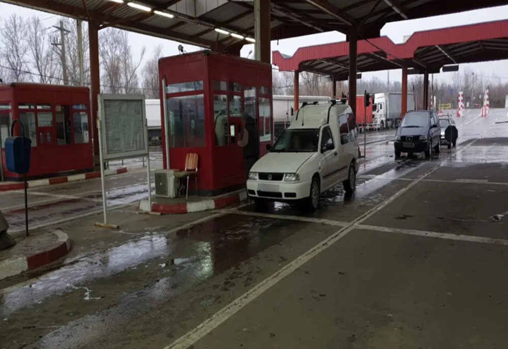 Prins de polițiștii de frontieră cu o asigurare falsă