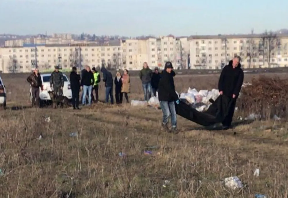 Au fost prinşi bărbaţii care au ucis o femeie pe un câmp din Iași