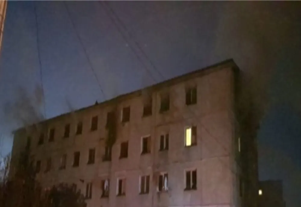Incendiu la „blocul fantomă“ din Cantemir: O persoană a fost găsită carbonizată