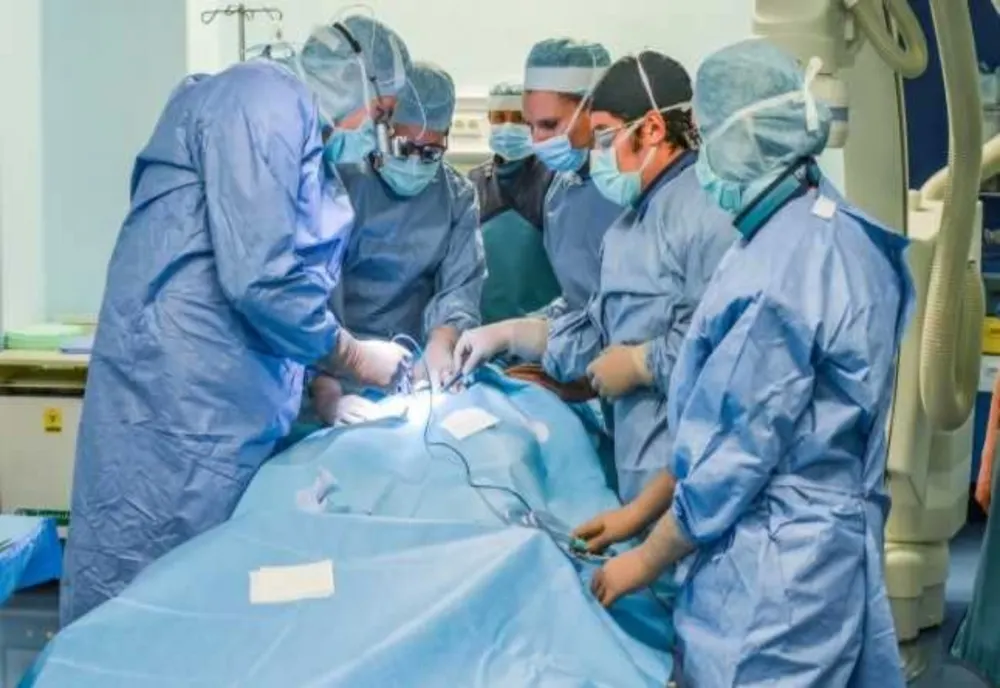 Poveste de viață: Transplant de rinichi între surori, la Iași!