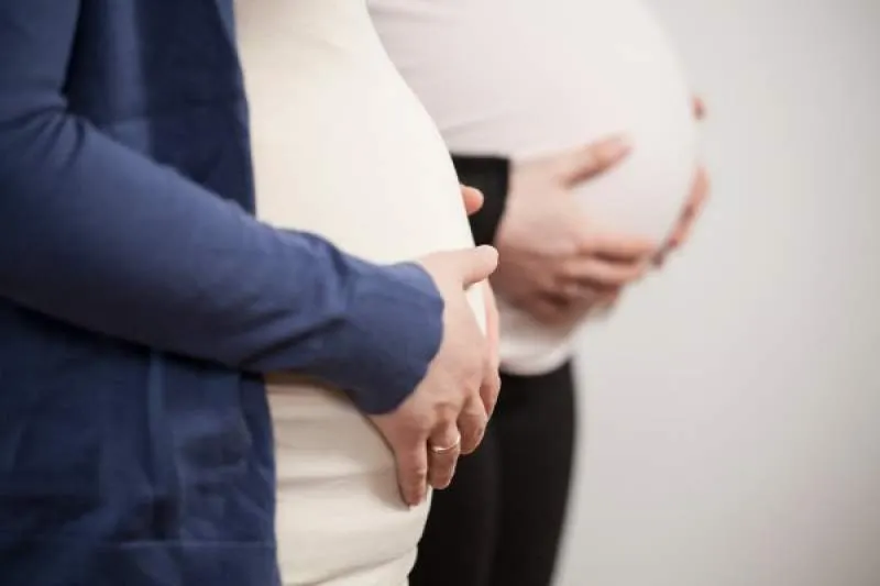 Caz șocant! O mamă şi fiica din Vaslui au rămas însărcinate cu acelaşi bărbat