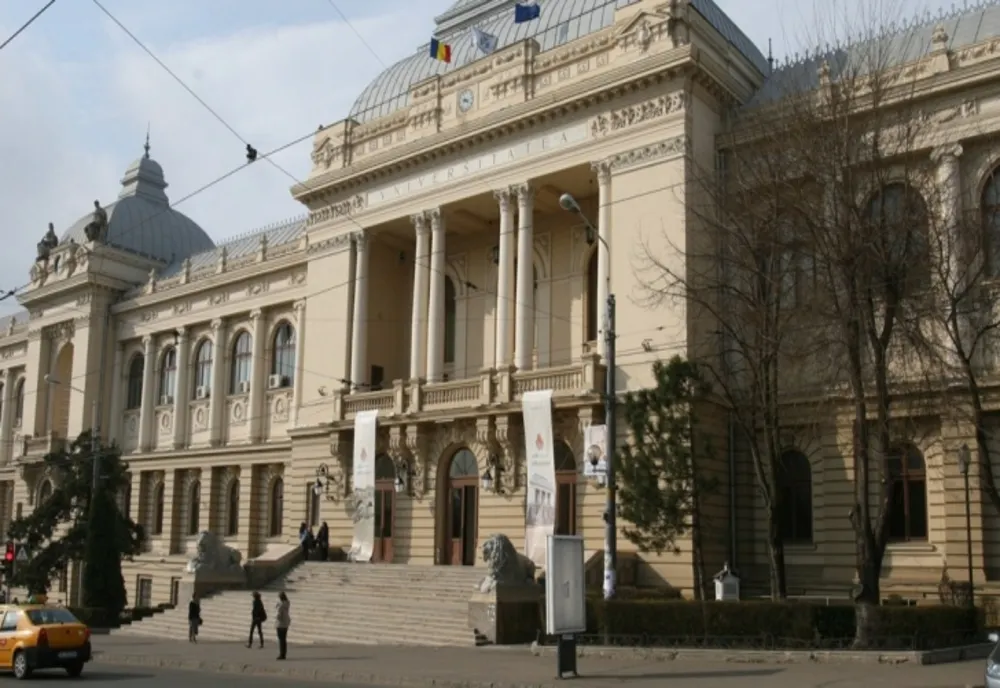 Universitatea „Al. I. Cuza" Iași își face școală