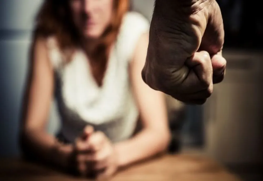 Poveste terifiantă la Iași! Și-a amenințat și lovit concubina, a încălcat ordinul de protecție și a ajuns în arest