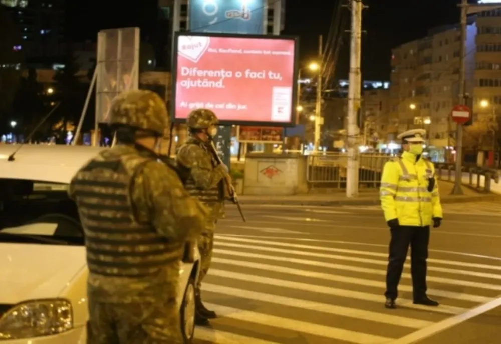 Imagini văzute până acum doar în filme! Militarii înarmaţi cu arme de război, pe străzi, în Iași