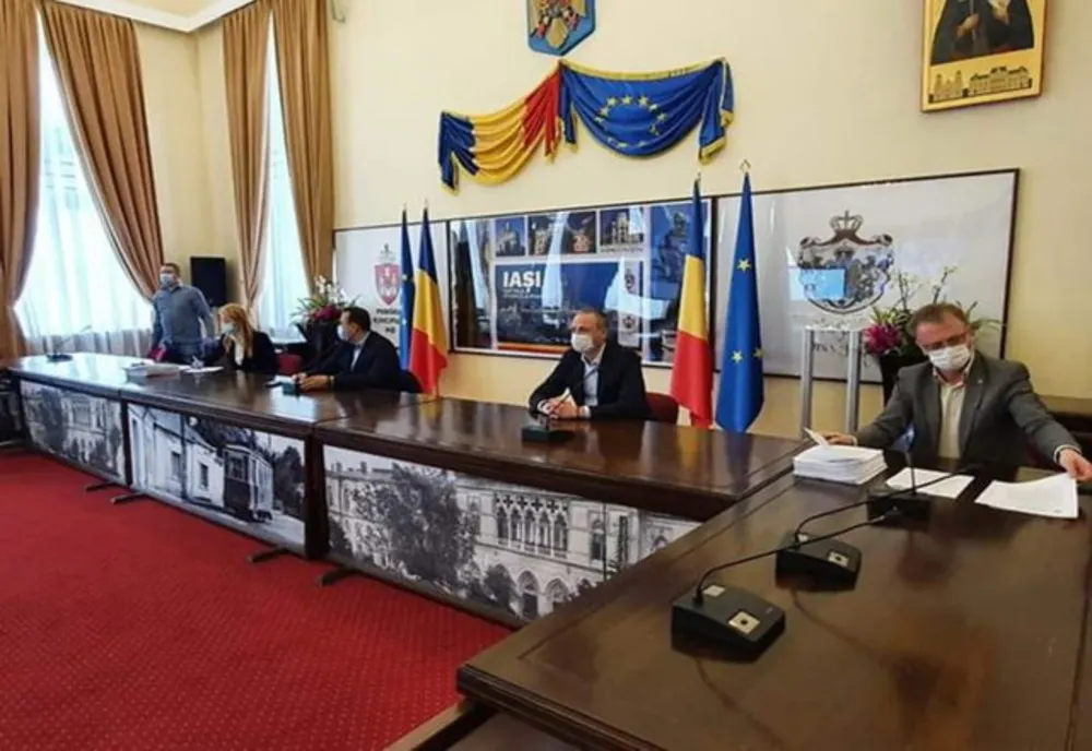 Primăria Iași cheltuie aproape 300.000 lei pentru realizarea a 40 de centre de educație online