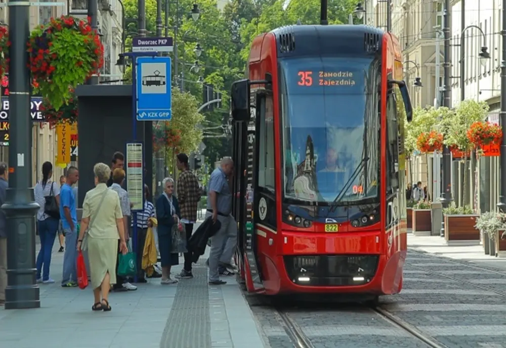 Când se semnează contractul pentru livrarea a 16 tramvaie PESA