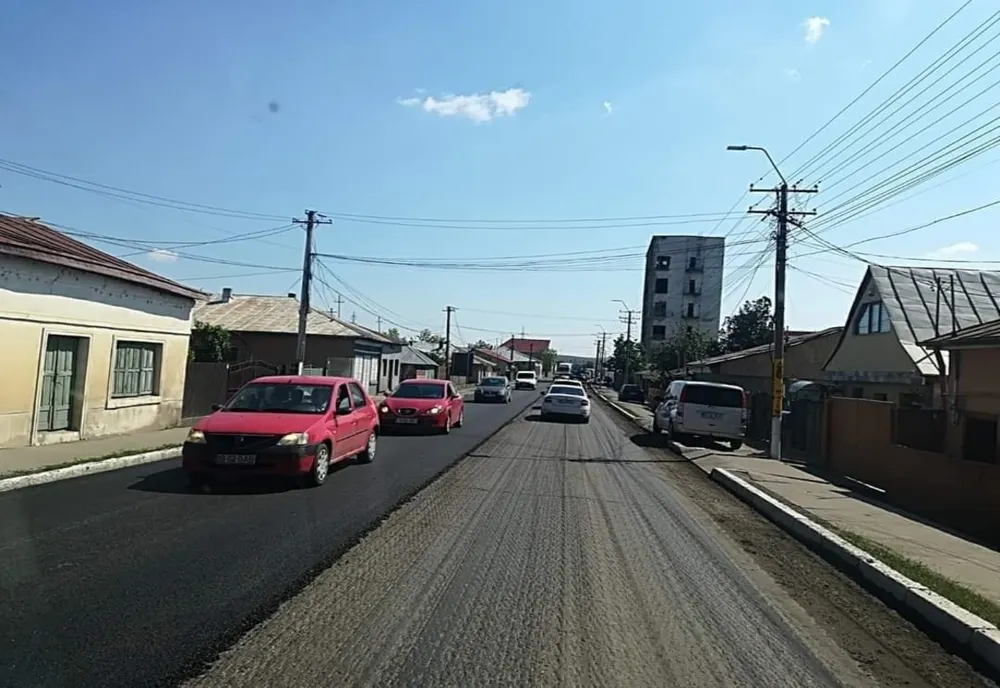 Cât mai durează chinul ieșenilor obligați să tranziteze Podu Iloaiei, unde se asfaltează