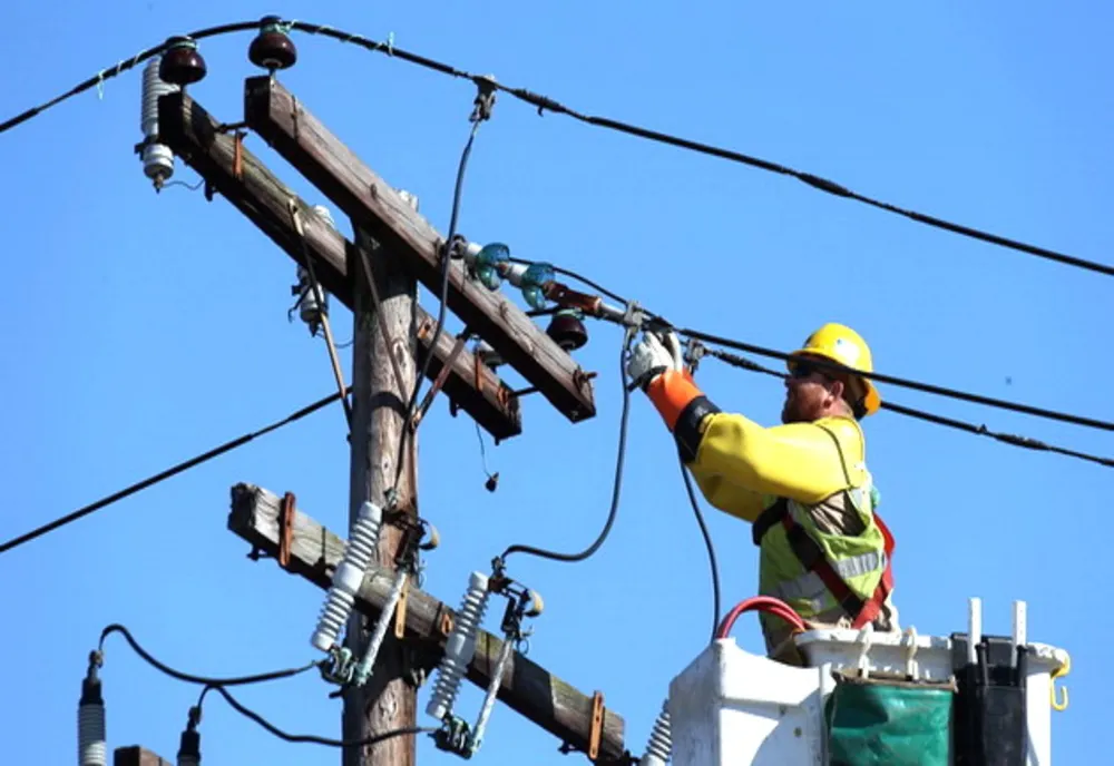 Mii de ieșeni, lăsați fără apă potabilă și curent electric