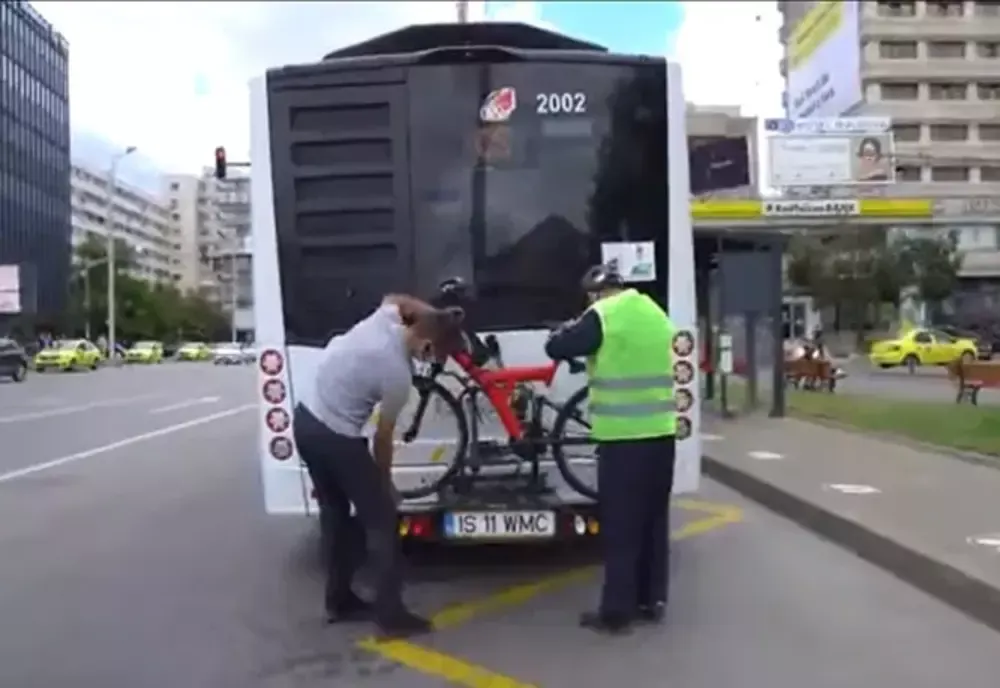 Autobuzele din Iași vin în ajutorul bicicliștilor cu suporturi pentru transport!