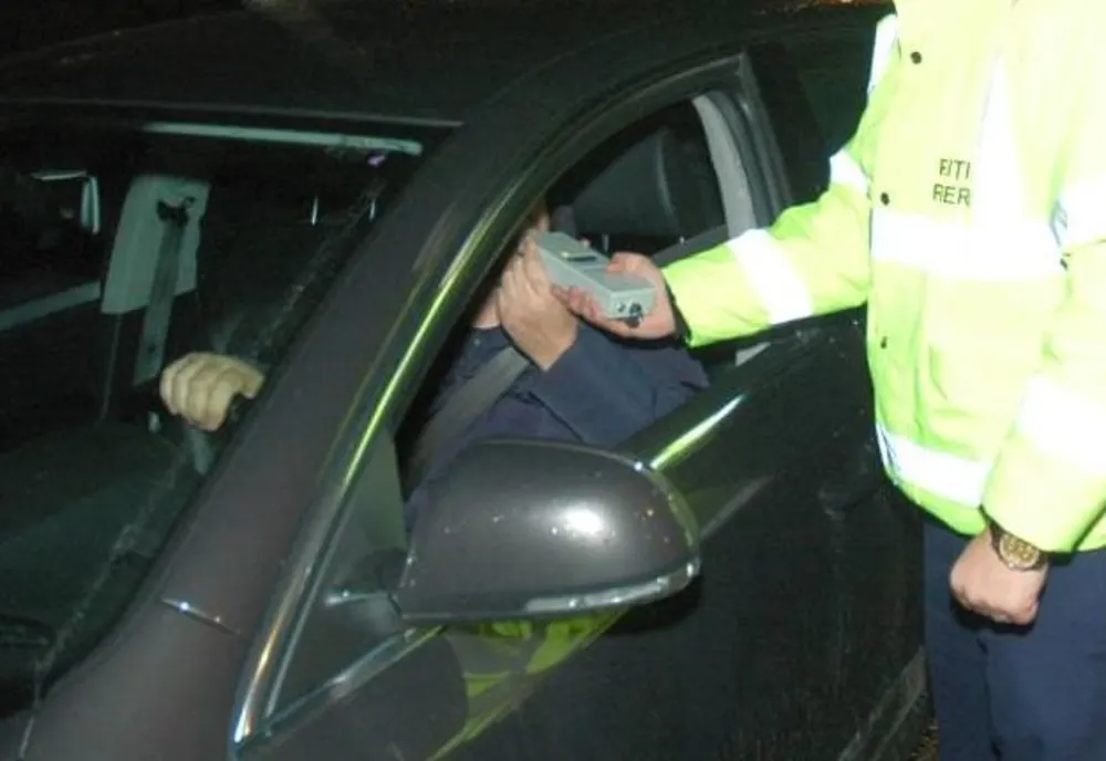  Mort de beat la volan s-a oprit cu mașina în gard