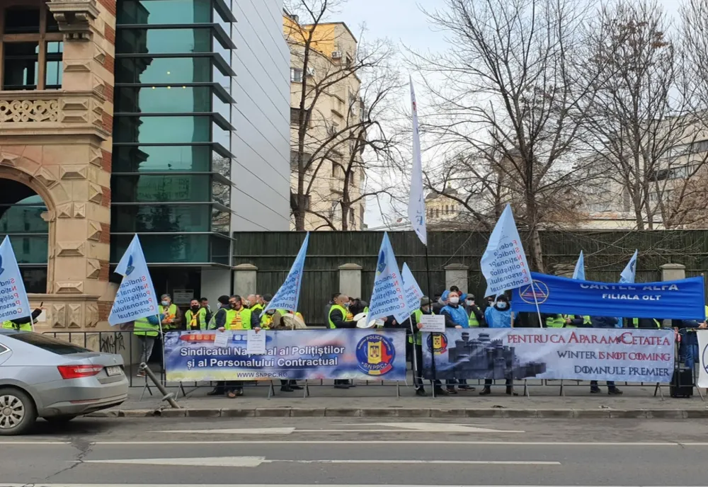 Sindicatele protestează la Ministerul Muncii. Cer creșterea salariului minim și deblocarea negocierilor colective